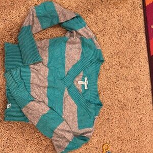 Aeropostale V Neck Cropped Sweater Gray Stripes Size Small